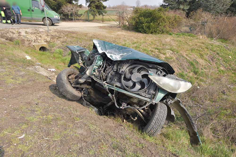 VIDEÓ: Frontálisan ütközött egy Kia személyautóval egy Peugeot a 86-os főúton