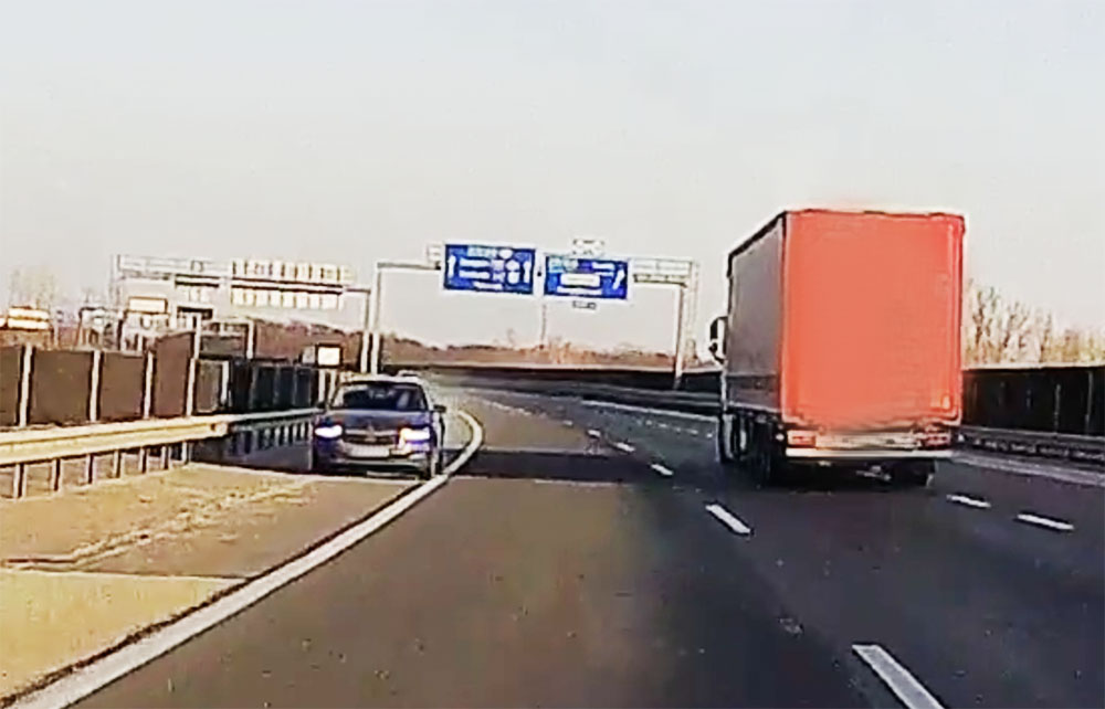 Őrült módjára hajtott szembe az M0-áson a Skoda sofőrje