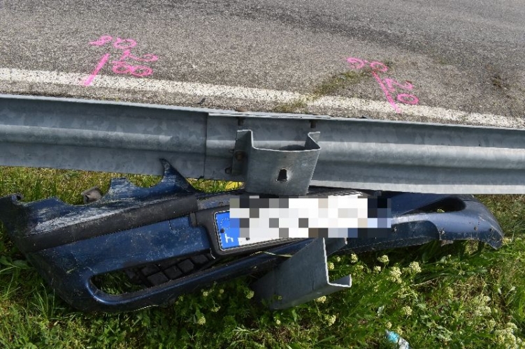 Helyszínen hagyta a rendszámát, így bukott le a baleset helyszínéről elmenekülő, ittas autós