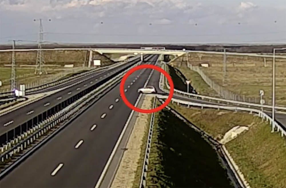 VIDEÓ: Szándékosan hajthatott fel forgalommal szemben az M85-re