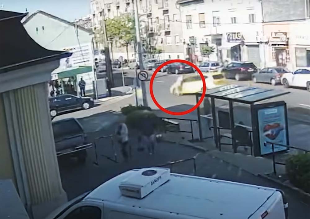 VIDEÓ: Direkt elgázolta az ismerősét egy férfi a 20. kerületben