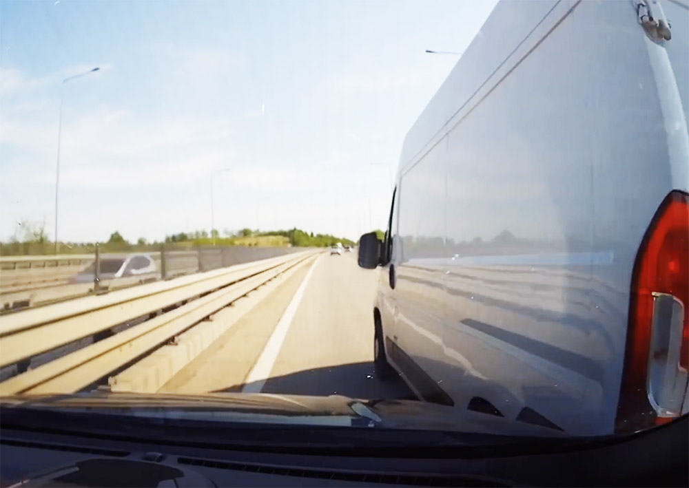 VIDEÓ: Ők mindenáron előzni akartak és meg is tették
