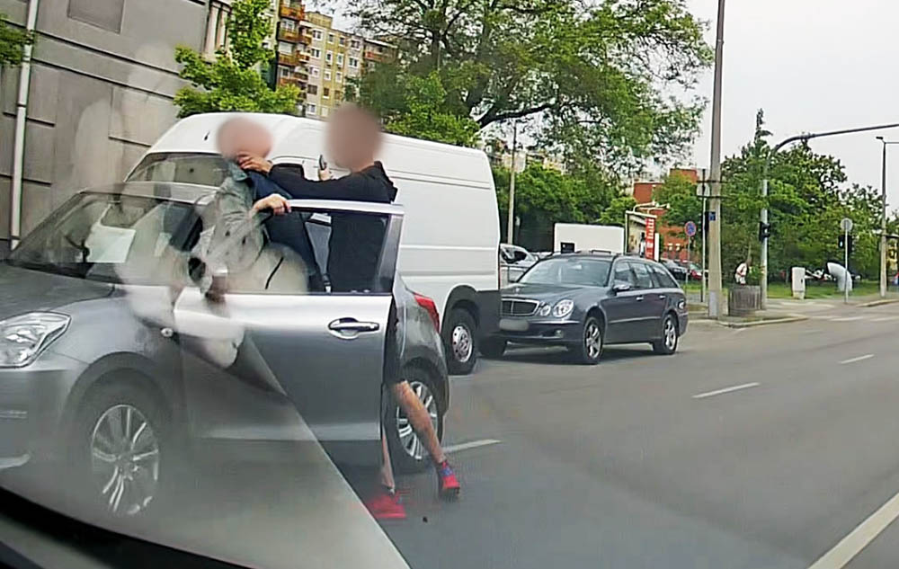 VIDEÓ: Nekiesett a Suzukisnak egy Volkswagen sofőrje Újpesten