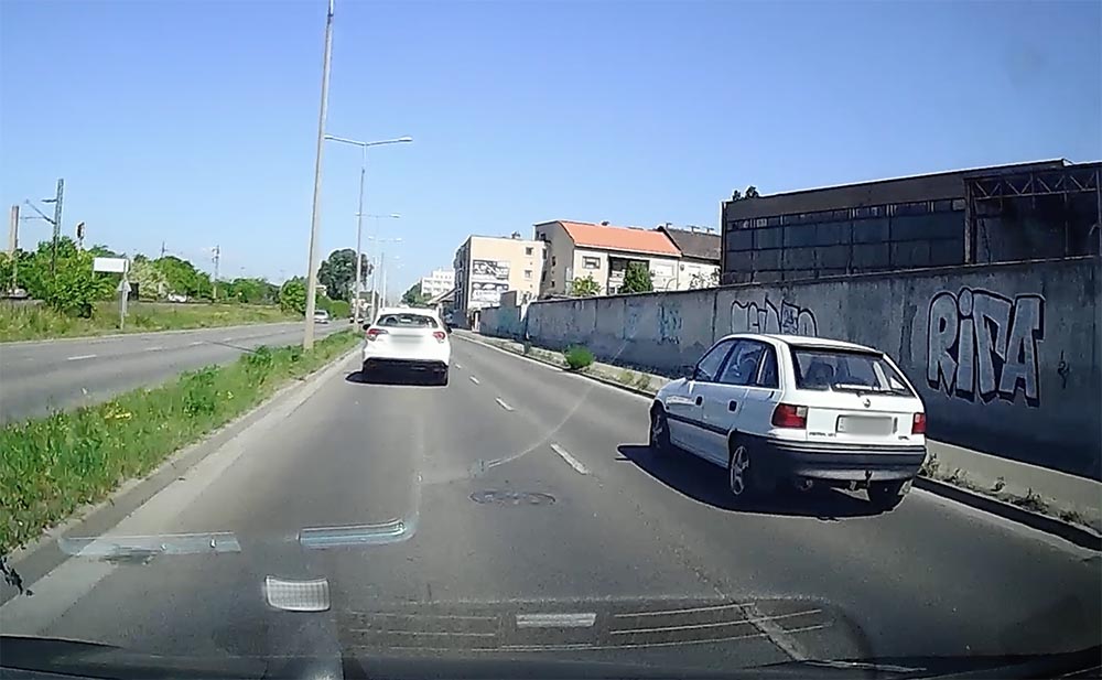 VIDEÓ: Alapos meglepetést okozott Kőbányán a Renault sofőrje