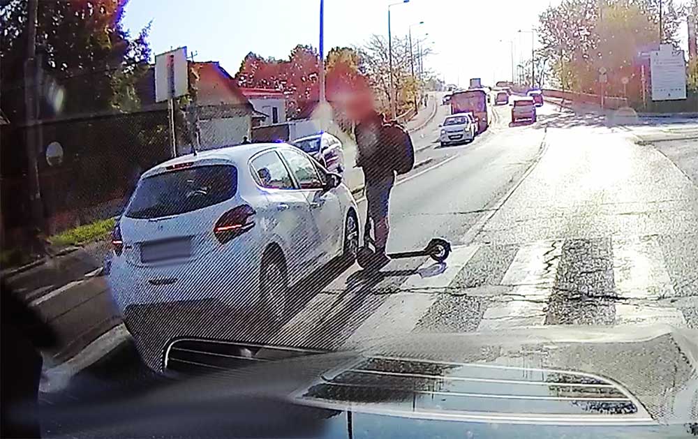 VIDEÓ: Talán egy életre magtanulta, hogy hogyan kell megközelíteni egy gyalogátkelőt
