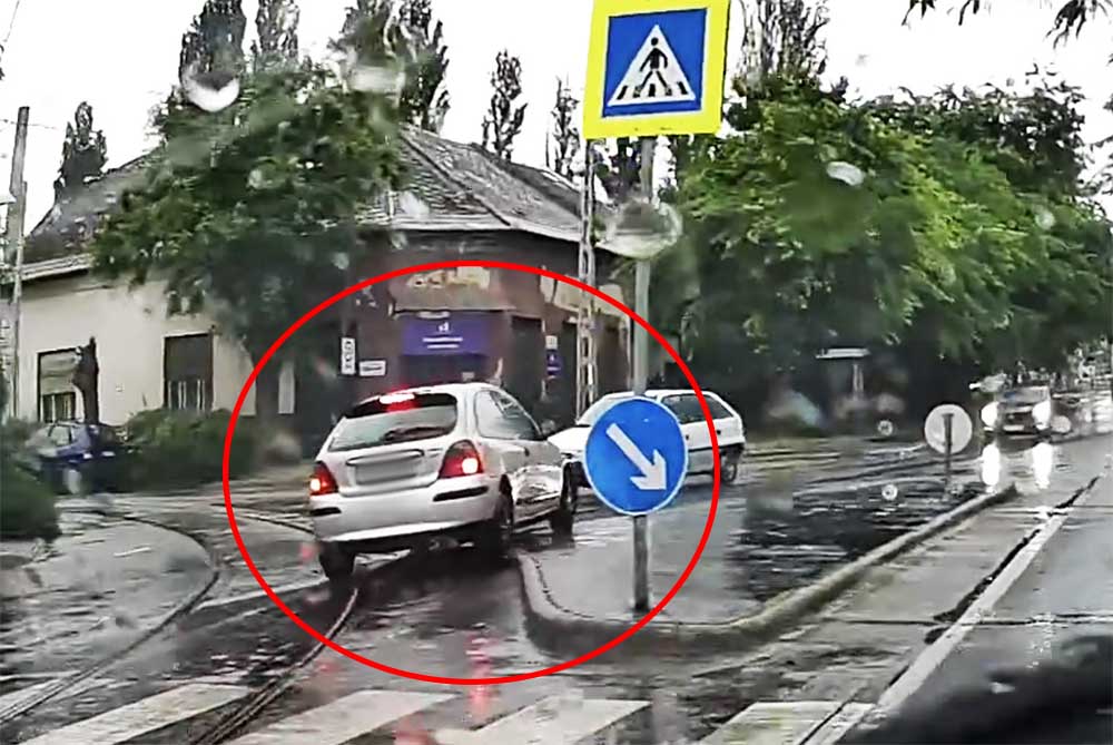 VIDEÓ: Eszetlen előzés Kispesten, amit nem sikerült gond nélkül befejezni