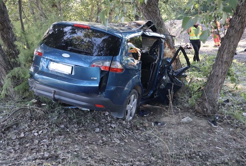 13-an ültek a balesetet szenvedő Fordban. Volt, aki meghalt az autóban