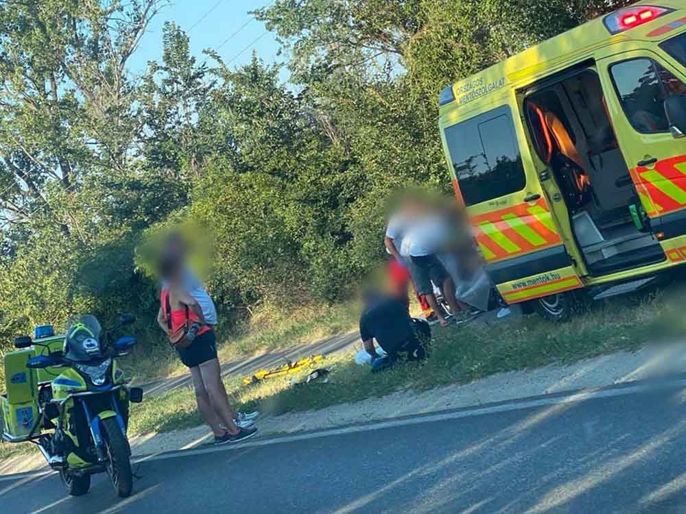 Biciklisek ütköztek frontálisan – mentőhelikopter vitte kórházba egyiküket