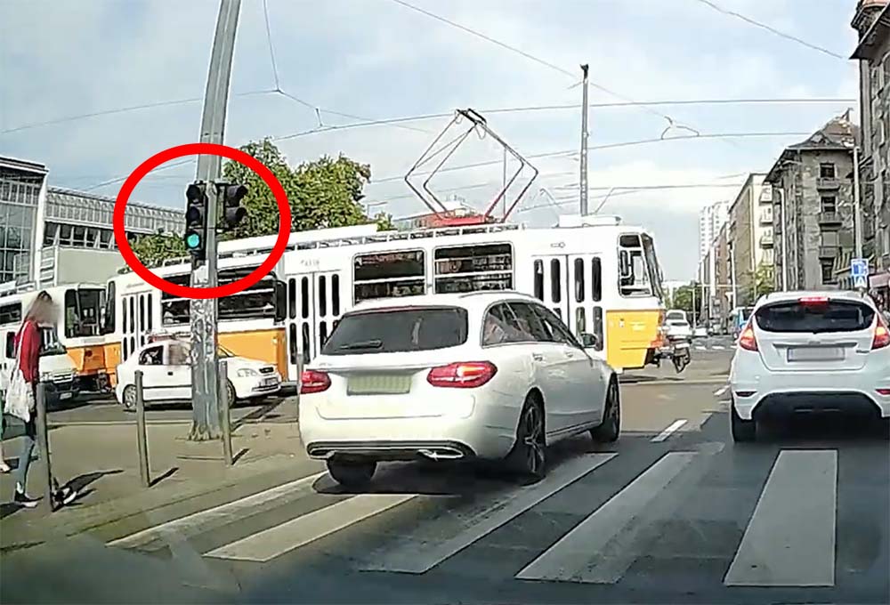 Nem egyedi volt az anomália a bocskai úti lámpánál, legalábbis több olvasónk is beszámolt hasonló helyzetről
