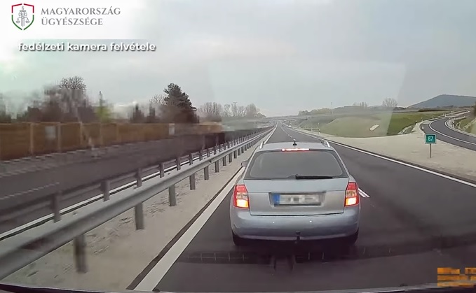 VIDEÓ: Úgy tűnik örökre eltiltják a vezetéstől és még felfüggesztettet is kap a 8-ason büntetőző autós