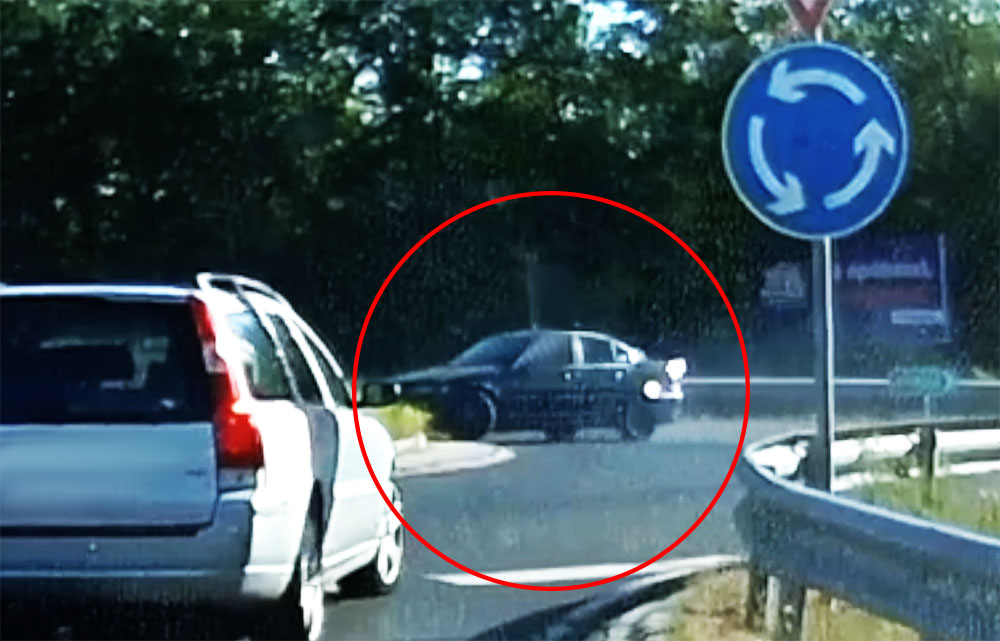Nem adta ki a drift a BMW sofőrjének az M0-ás Péceli lehajtójánál