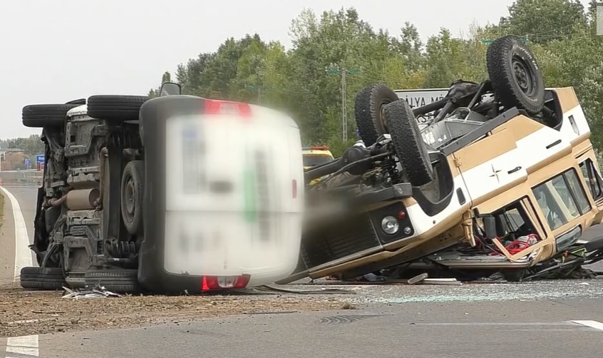 VIDEÓ: A sofőr elaludt – Tíz ember sérült meg egy karambolban az M5-ös autópályán
