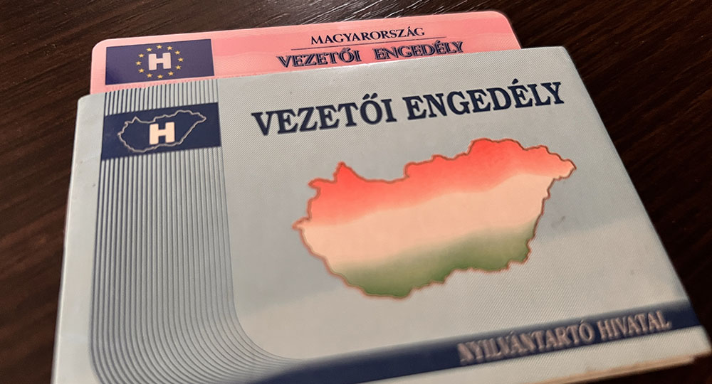 Elfogadták: A külföldön elvett engedélyt itthonra is bevonják
