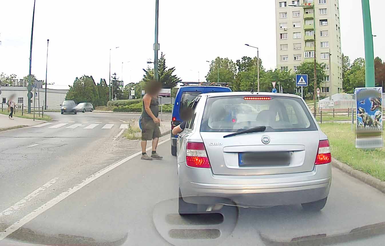 Kínos koccanás lett a pofátlankodásból Dunaújvárosban