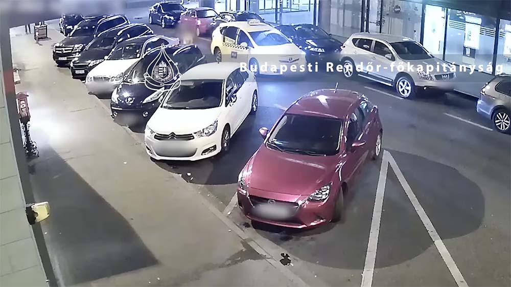 Taxiból célzott haragosára, de egy gyorsétterem ablakát lőtte ki