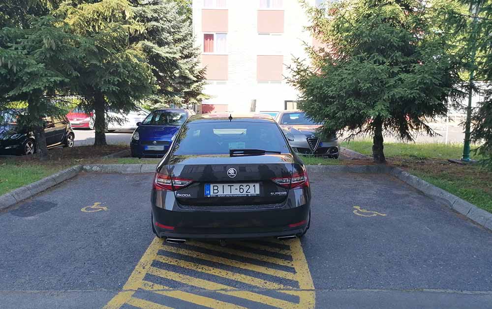 Elismerte, hogy ő parkolt és elnézést kért a polgármester