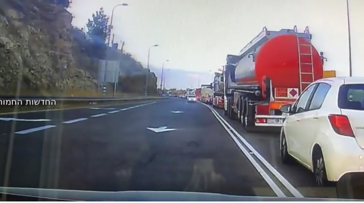 VIDEÓ: Szembesávban előzte a dugóban ácsorgókat – Na ki jött szembe vele?