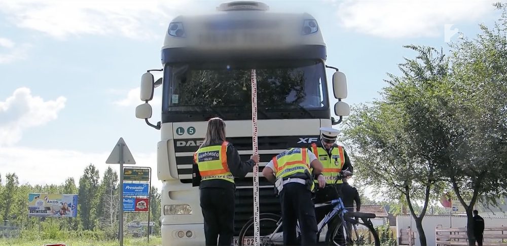 Kamion alá szorult, meghalt a kerékpáros
