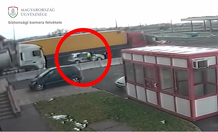 VIDEÓ: Magyarországon kapták el a rendőrök elő menekülő, ámokfutó külföldi kamionost