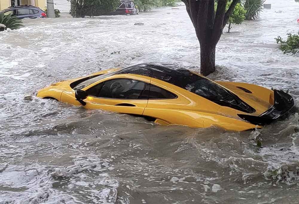 Vitte a víz a McLarenjét – nem volt mit tenni…