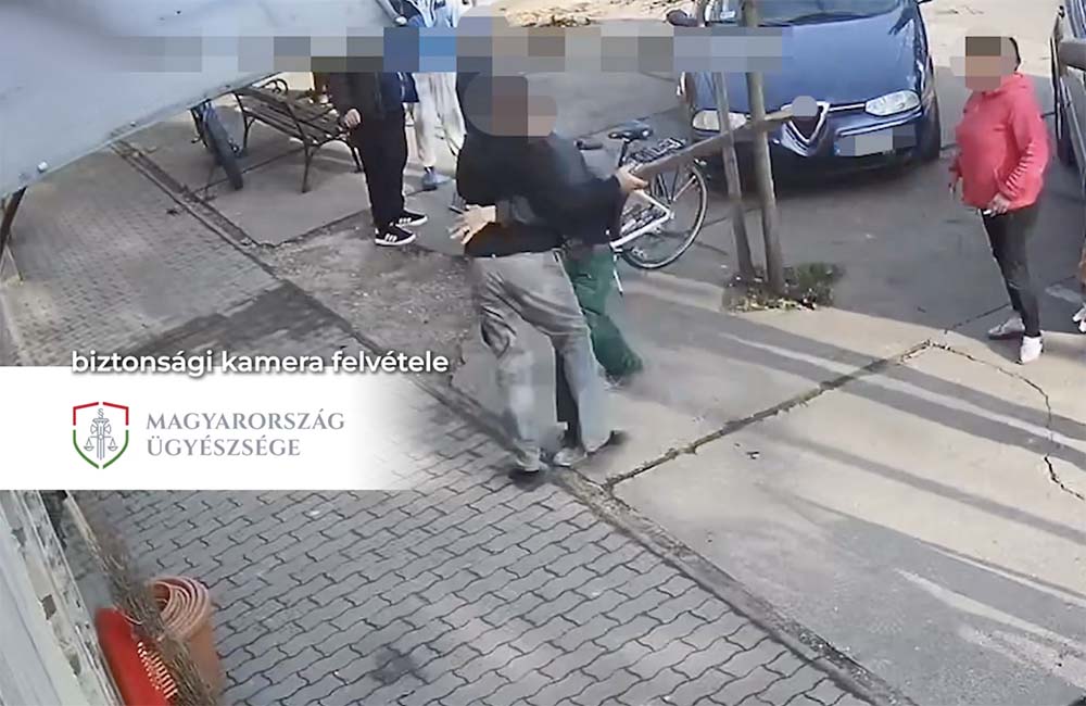 Autót rugdosott és verekedett egy visszapillantó tükör súrolás miatt