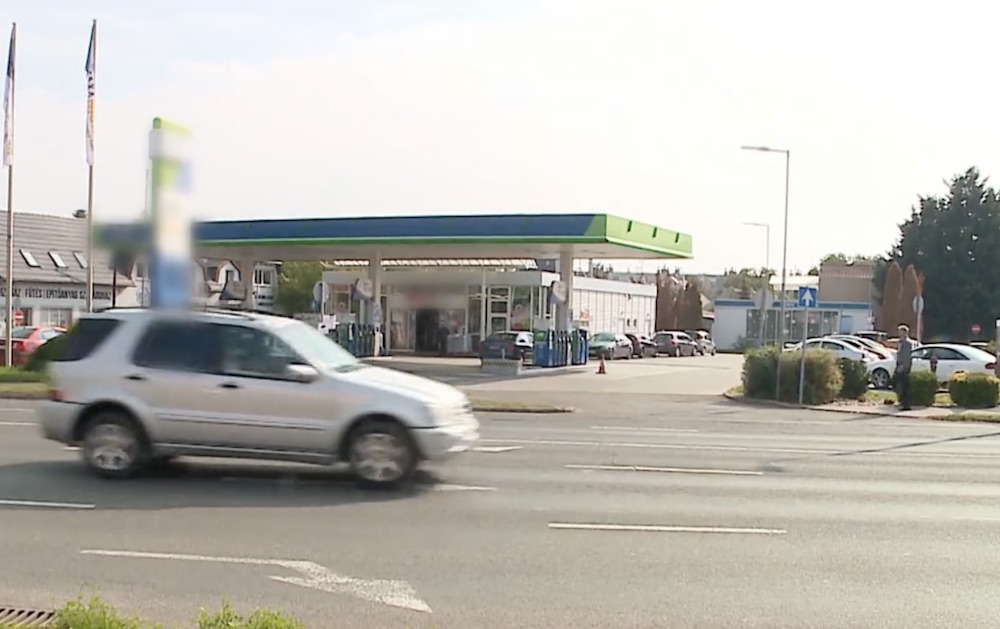 Tömegverekedés egy szolnoki benzinkúton