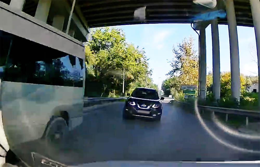 A semmiből jelent meg az X-Trail! Hatalmas védés…