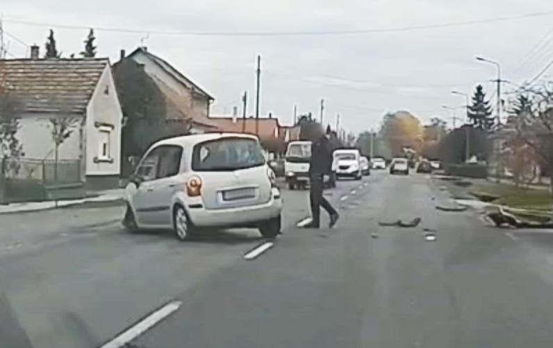 Kitörte a Renault kerekét a sort előző KIA, mert az elé kanyarodott