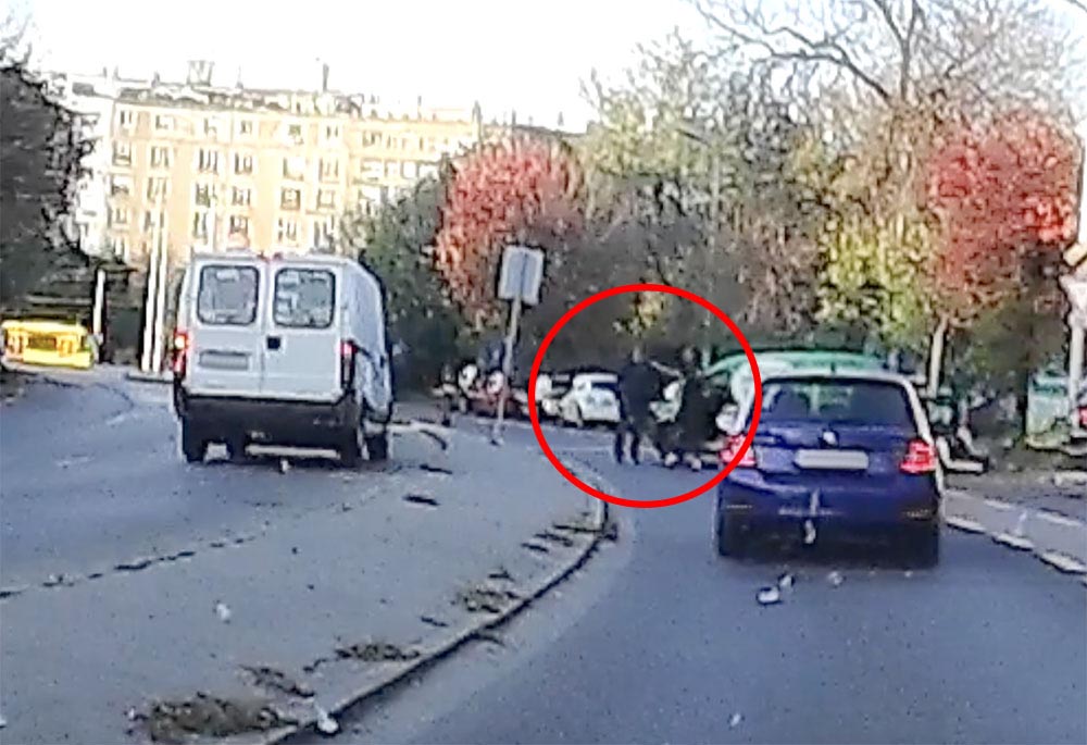 Akkora bunyó volt a Bogdánfy úton, hogy még a forgalom is leállt kicsit