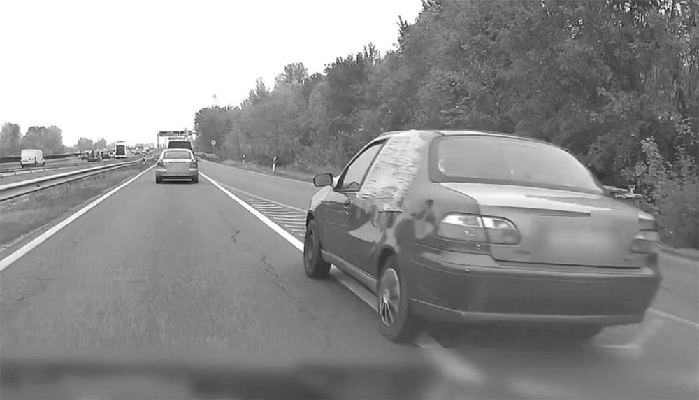 Tessenek kapaszkodni! Előzünk… Őket semmilyen forgalmi szituáció nem állítja meg