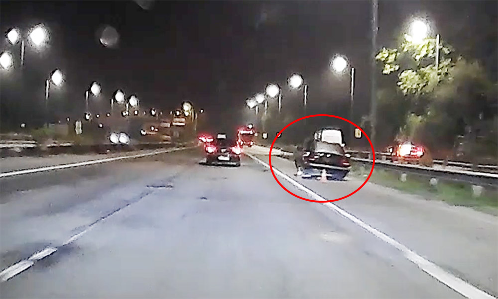 Legalább egy hónapja vesztegel a leállósávban az M5-ön egy autó. Senkit nem zavar…