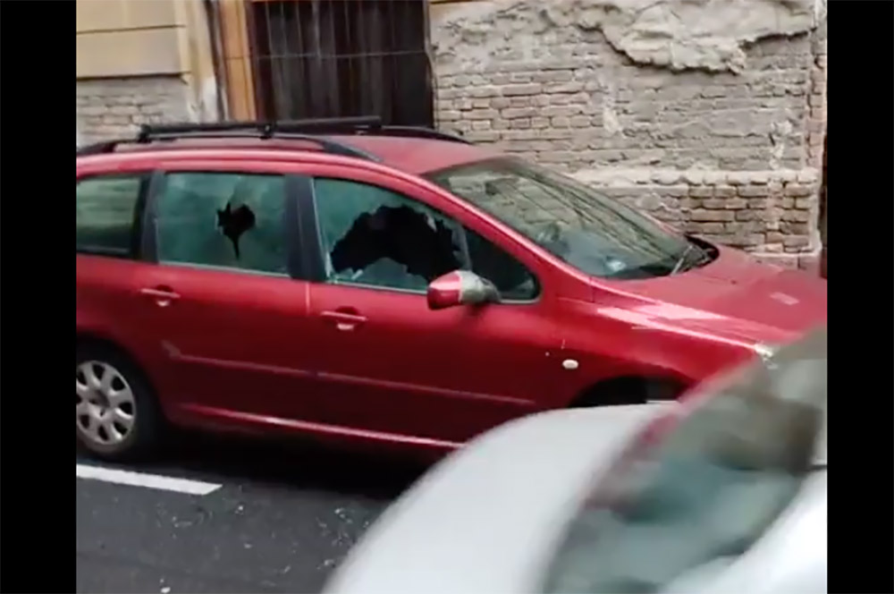 VIDEÓ: Elkapták a fiatalokat, akik 52 autót rongáltak meg a 8. kerületben