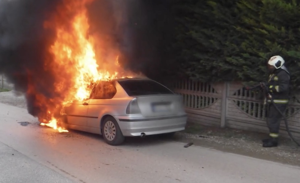 Kigyulladt egy BMW Szigetszentmiklóson