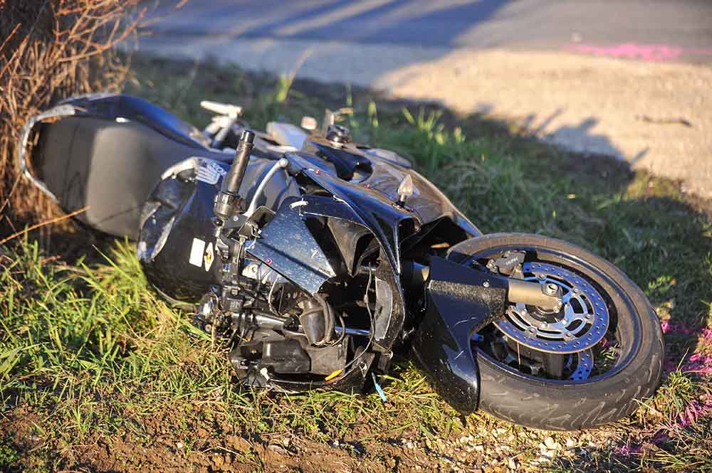 Jogsi nélkül száguldott a halálba a fiatal motoros