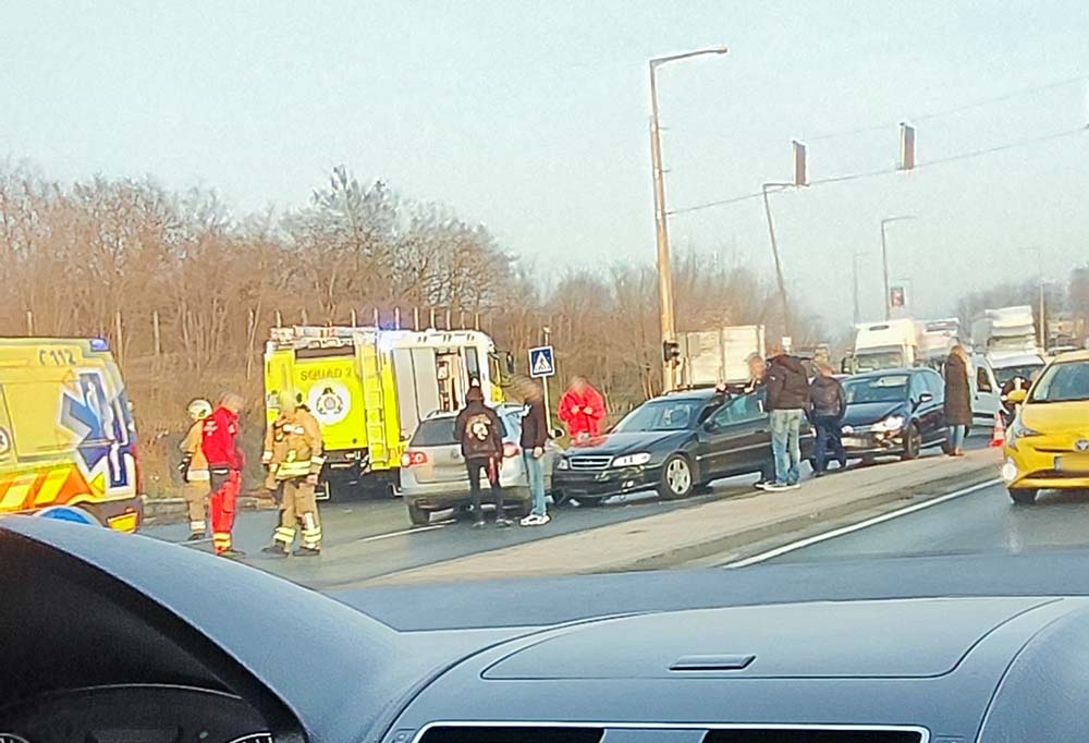 Hármas karambol történt a 4-es főúton