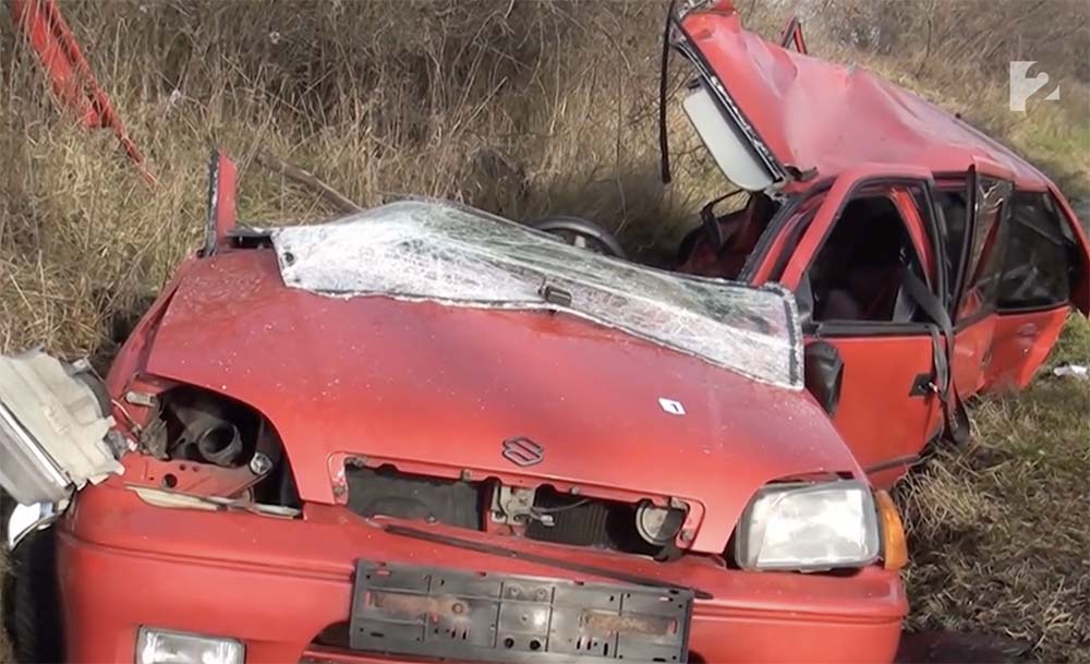 Kettétört a Suzuki a balesetben. Azonnal meghalt a sofőr