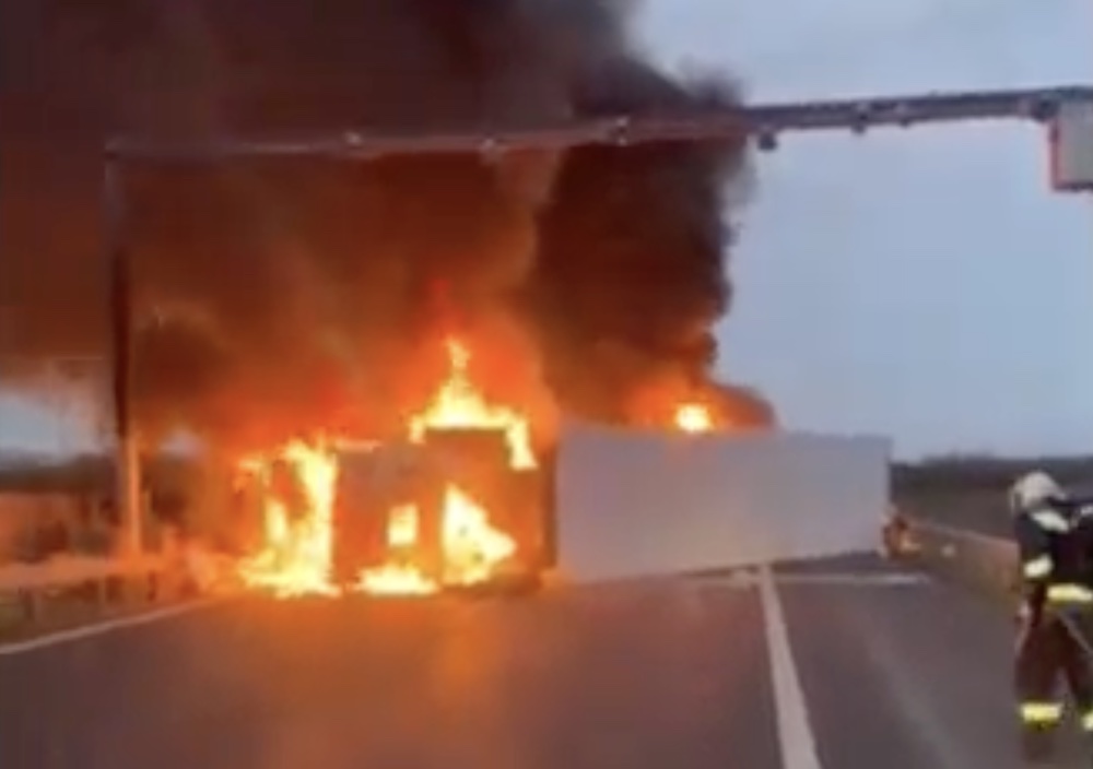 Ő húzta ki a lángoló kamionból a sofőrt