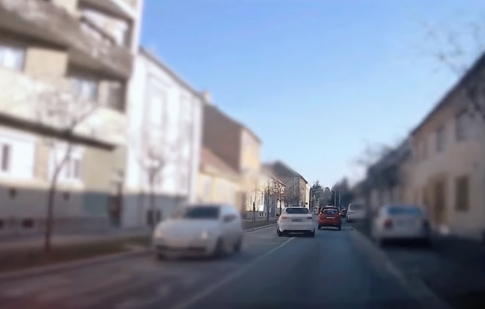 VIDEÓ: Pofátlan(tan)ításnak indult. Autósüldözés lett belőle