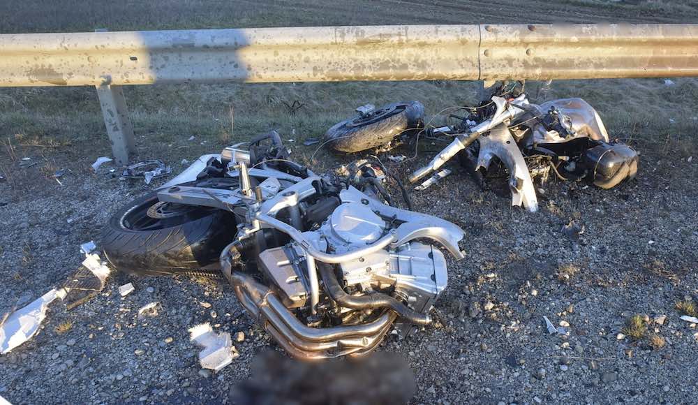 VIDEÓ: Két motorost is letarolt a kamion