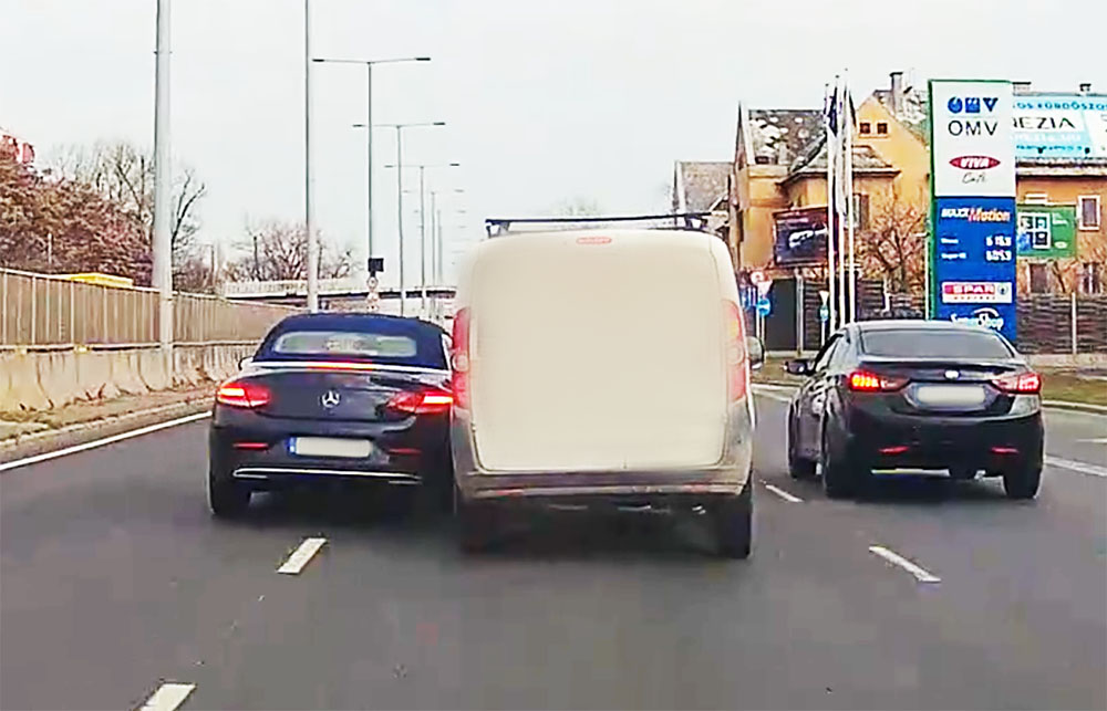 VIDEÓ: Tömegbaleset lett majdnem az acsarkodásból az M3 bevezetőn