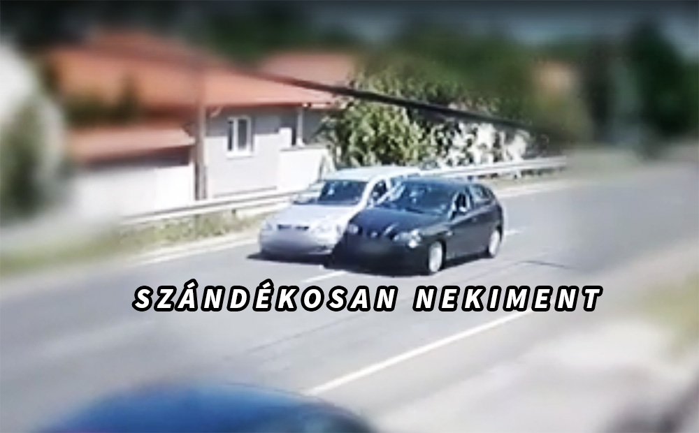 VIDEÓ: Szándékosan nekiment előzés közben