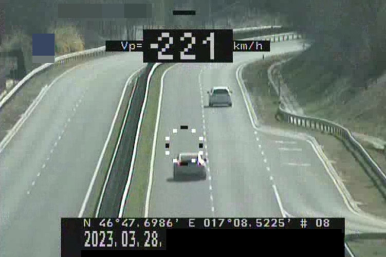 90 helyett 221 km/h a 760-as számú főúton, Hévíz közelében