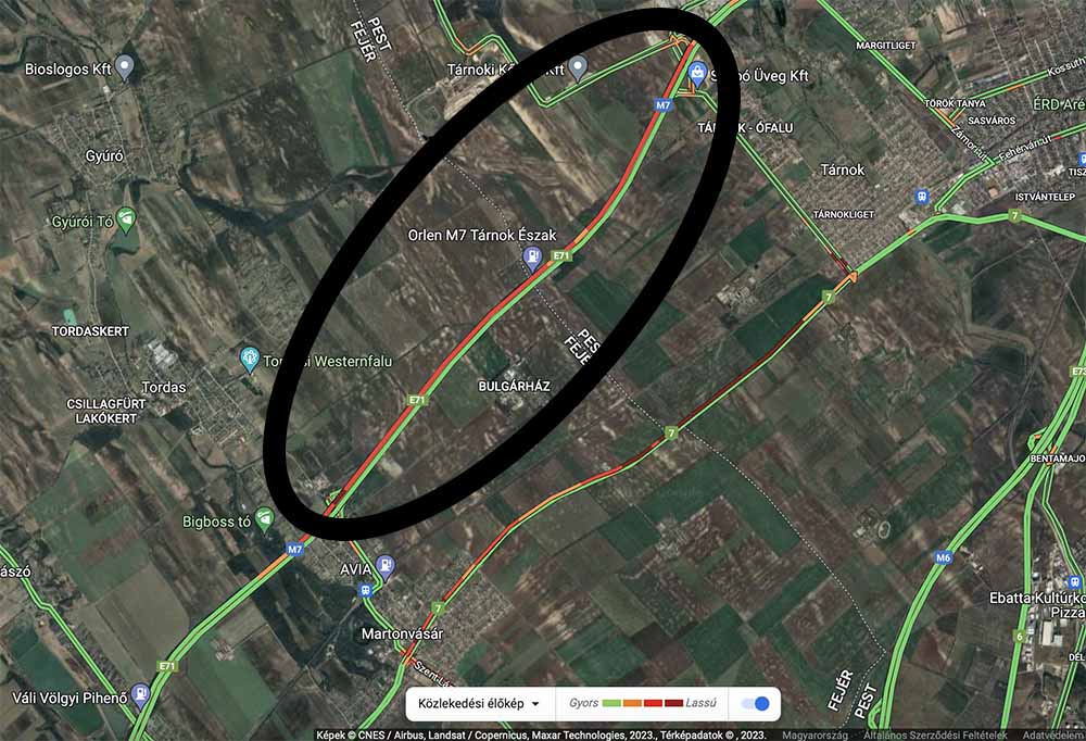 Nem egyszerű lejutni a Balatonra. Két balesetben négy autó sérült meg