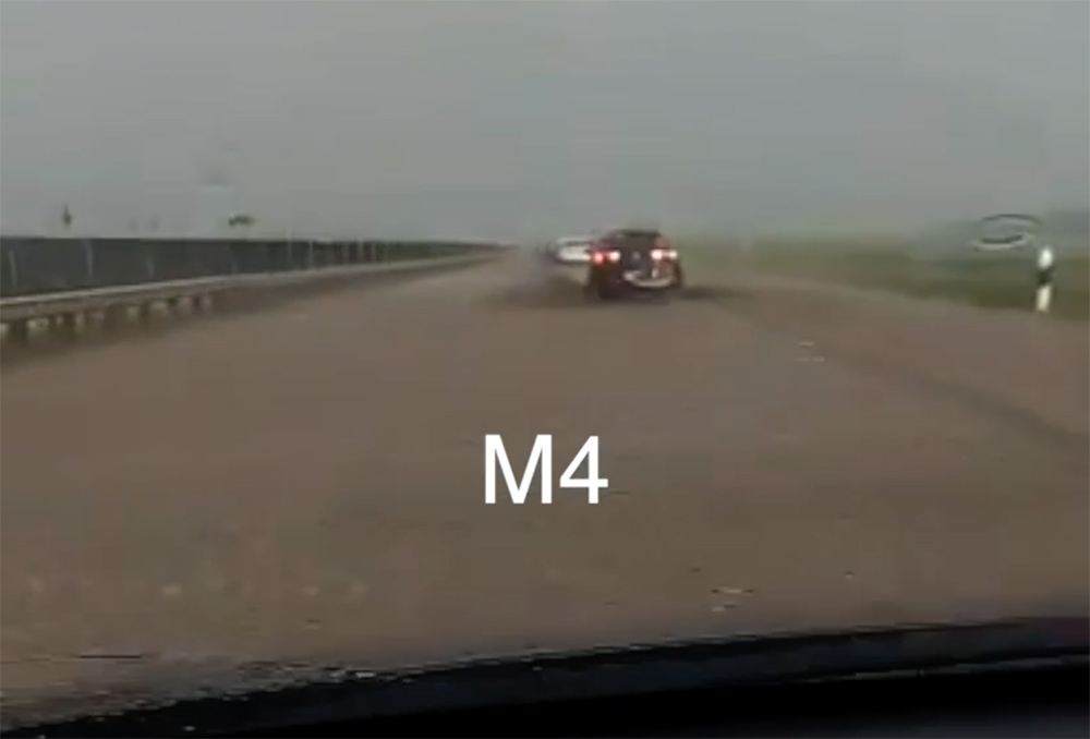 VIDEÓ: Le kellett zárni az M4-es autópályát, akkora özönvíz és sár hömpölygött rajta