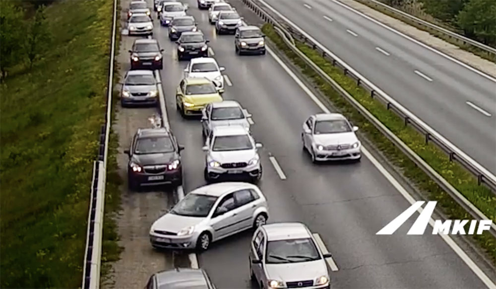 VIDEÓ: Elképesztő, amit ezek az autósok műveltek az M4-en