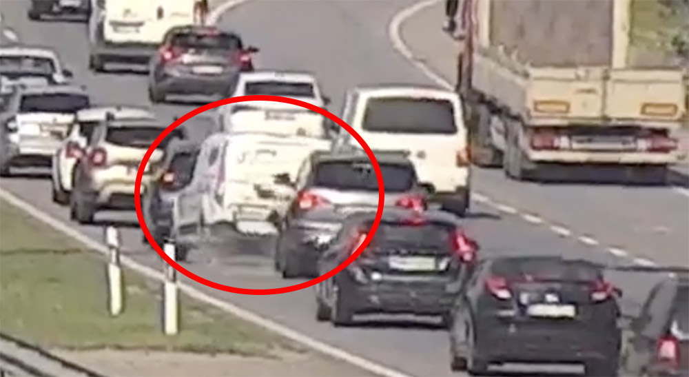 VIDEÓ: Beledurrant, mert nem tartotta a követési távolságot