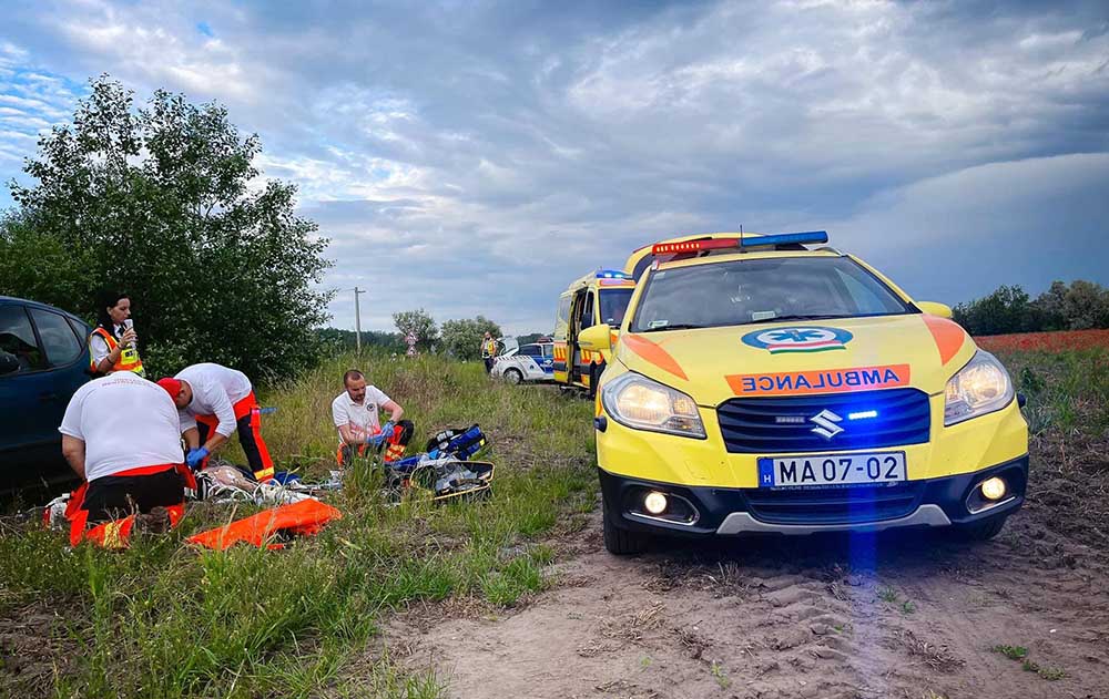 Kérték a mentők, hogy forduljon vissza segíteni, de nem tette