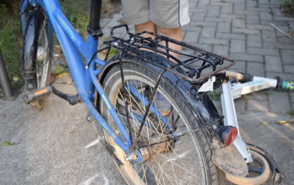 VIDEÓ: A zebrán gázolt el három kisgyereket egy sofőr