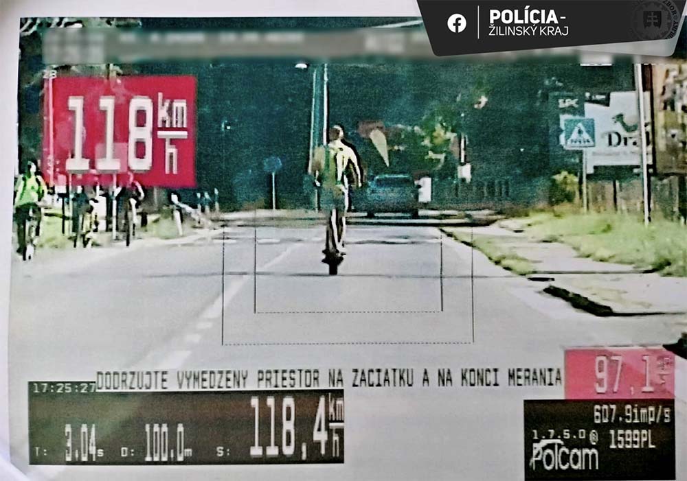 Majdnem megvolt a 120 km/h egy e-rollerrel a városban, Szlovákiában