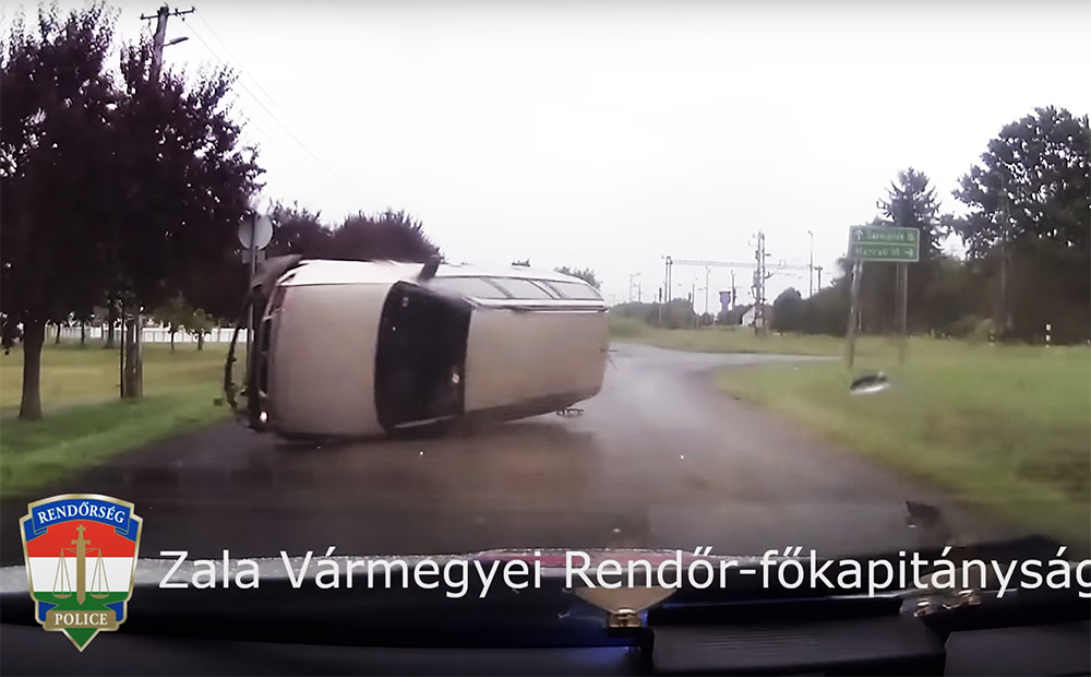 VIDEÓ: Óriásit borult az Opel Astra! Így ért véget az üldözés Zalakomáron